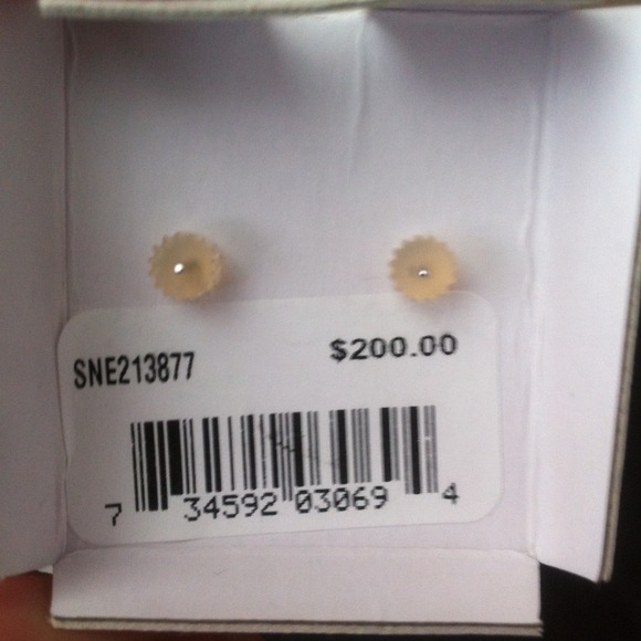🚫TRADED🚫WITH @vengo1976 diamond studs - Picture 2 of 3