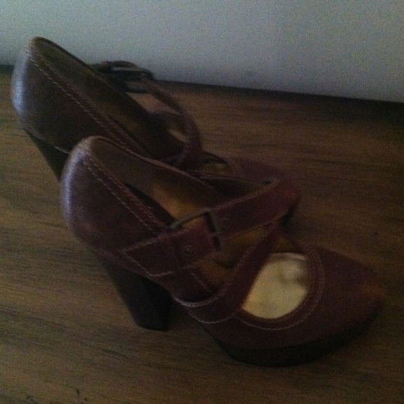 Brown heels 7.5