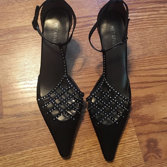 Shoes - Pointed toe kitten heel