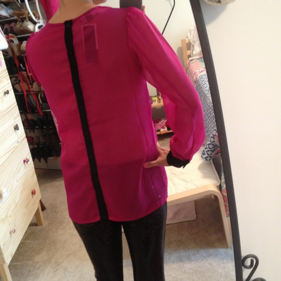 ❗️❗️SOLD❗️❗️sheer top with black accents - Picture 2 of 4