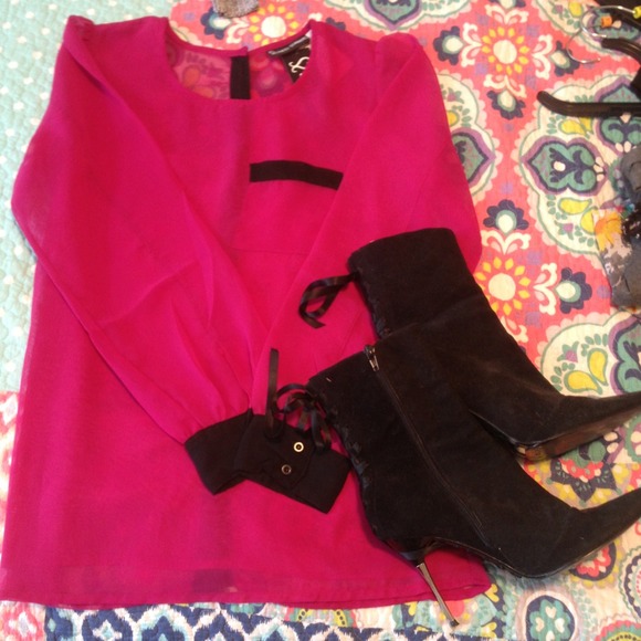 ❗️❗️SOLD❗️❗️sheer top with black accents - Picture 3 of 4