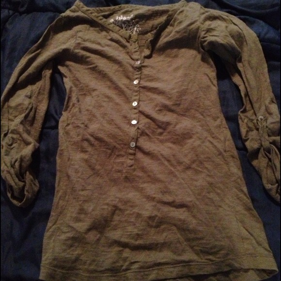 Green 3/4 sleeve shirt