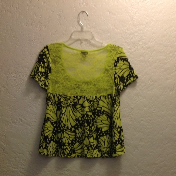 ⚡️FLASH SALE⚡️Neon Green Lace Crop Top - Picture 2 of 2