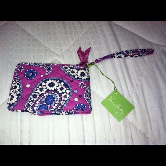 Boysenberry magnetic vera bradley wallet - Picture 2 of 4