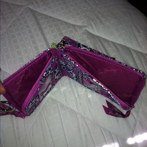 Boysenberry magnetic vera bradley wallet - Picture 4 of 4