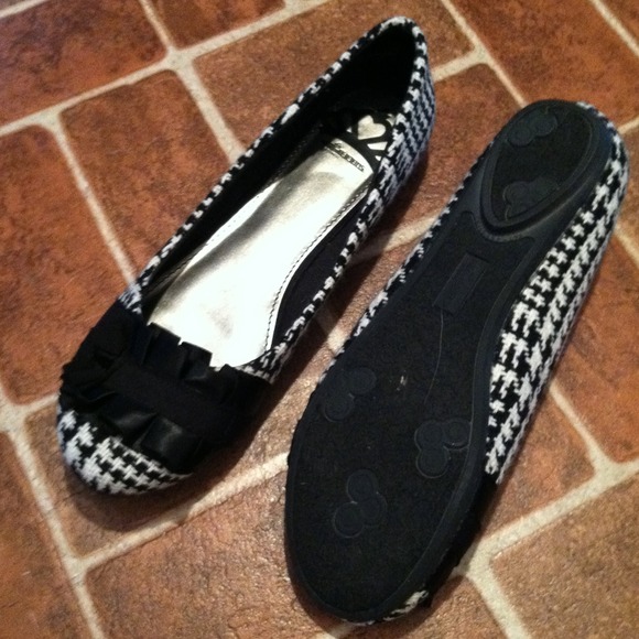Fergalicious Shoes Soldcute Blackwhite Houndstooth Flats Poshmark