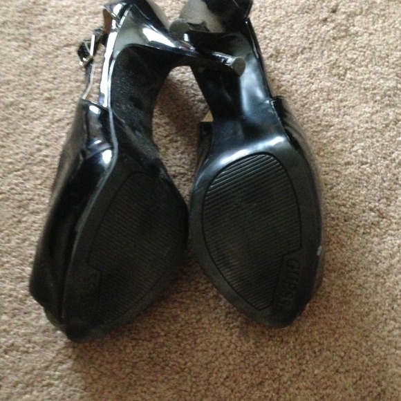 Guess heals - Picture 3 of 4