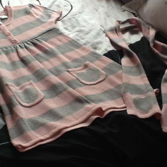 A large top with scarf. - Picture 4 of 4