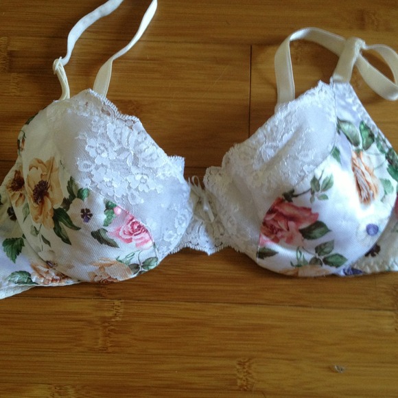 White lace floral bra