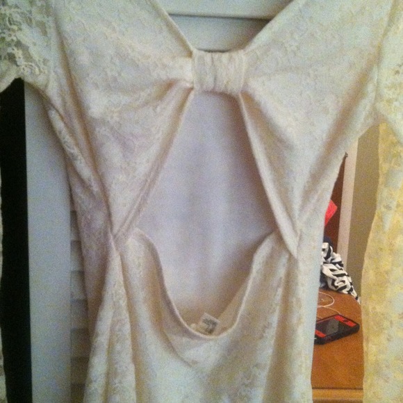 Lace long sleeve open back dress - Picture 2 of 2