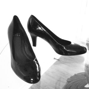 Alex marie basic black heels.