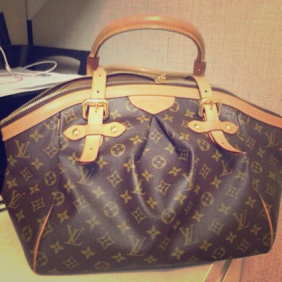 AUTHENTIC- Louis Vuitton Tivolis GM