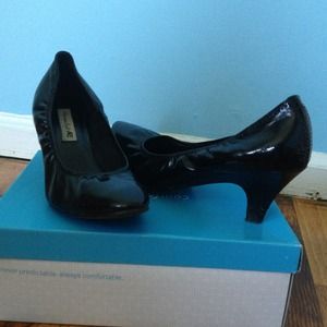Black Pointed Kitten Heels