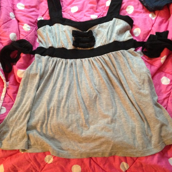 Grey/ black wet seal top with bows