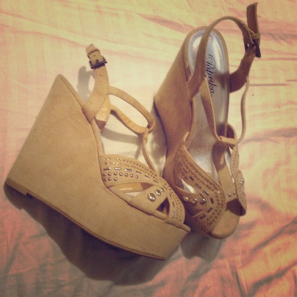 paprika  Shoes - Hot Beige suede wedges 💛
