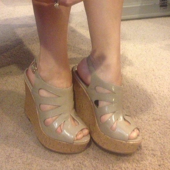 Nude wedges