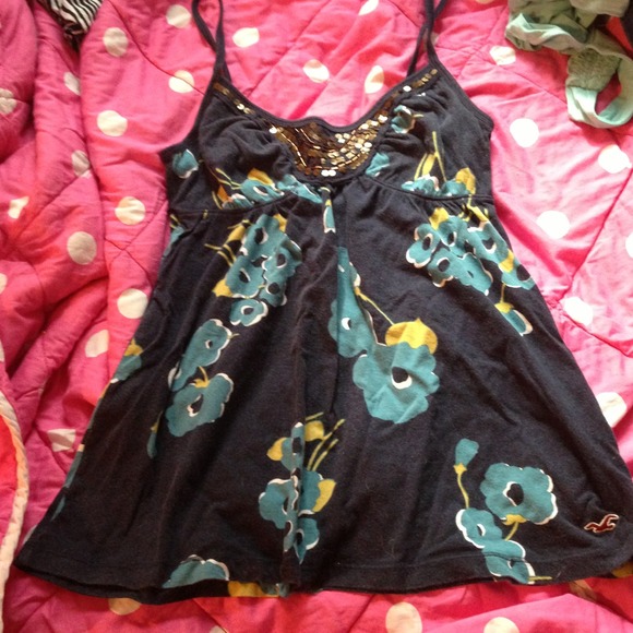 Blue floral hollister tank with bronze accent