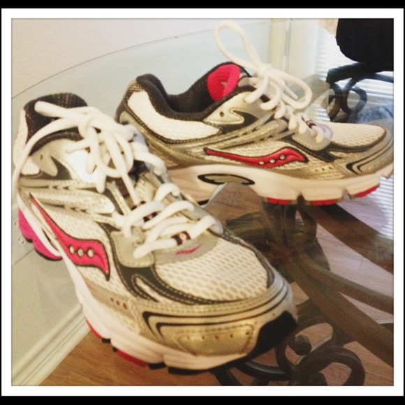Saucony tennis shoes.