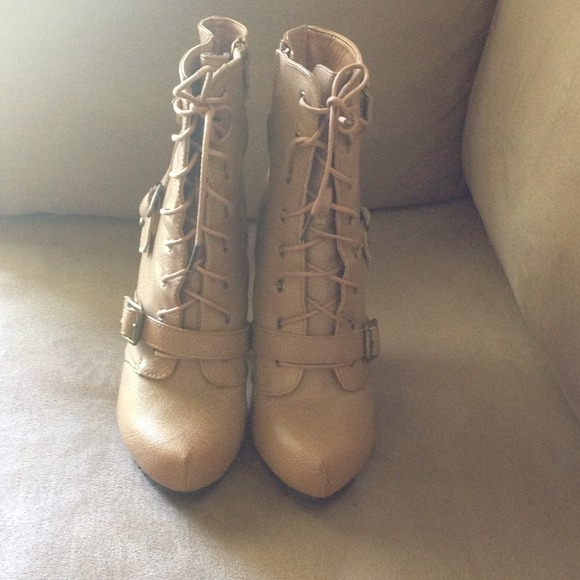 SOLD SOLD SOLD Brown laced up or zipped up boots - Picture 4 of 4