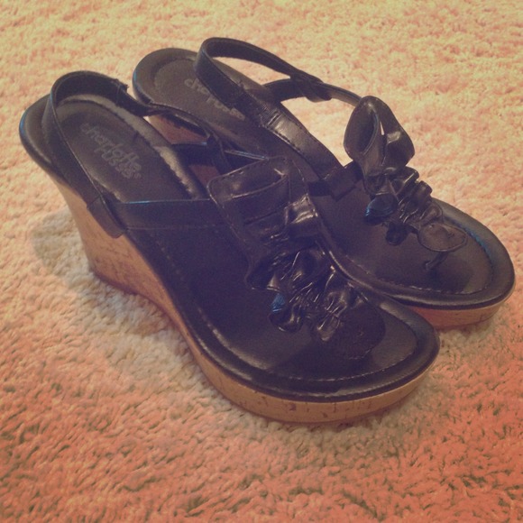 Black ruffle wedges