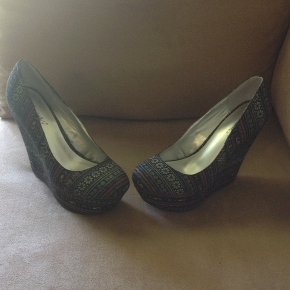 SOLD SOLD SOLD Striped colored wedge