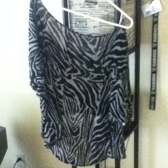 Top - Picture 2 of 2