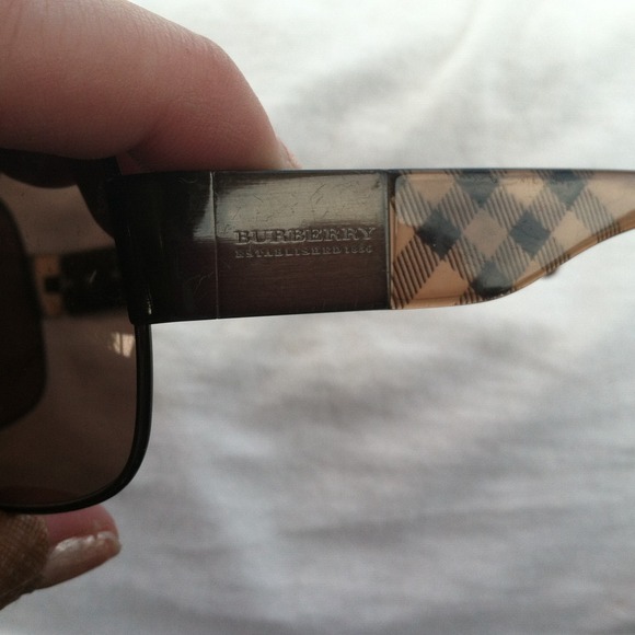 🔴SOLD ON EBAY🔴Burberry Sunglasses - Picture 2 of 3