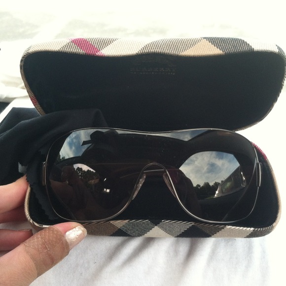 🔴SOLD ON EBAY🔴Burberry Sunglasses - Picture 3 of 3