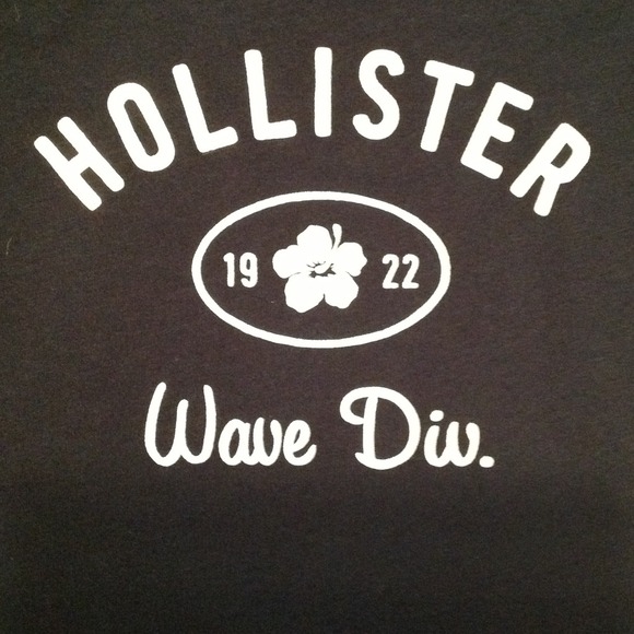Hollister Graphic Tee - Picture 2 of 3