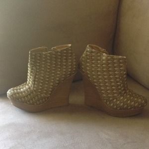 Tan closed toe wedges! !!!!HOST PICK!!!!