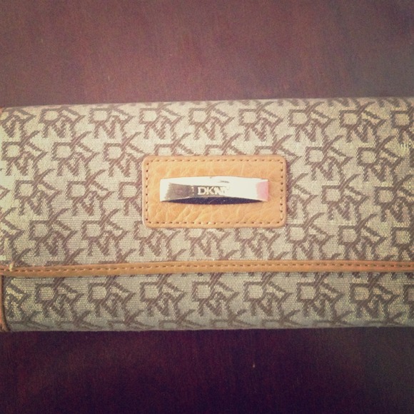 DKNY wallet