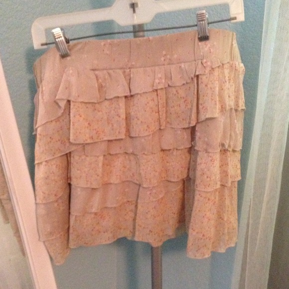 Adorable tiered tan skirt! - Picture 2 of 2