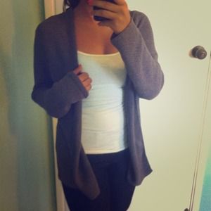 ✨Gray flowy open sweater