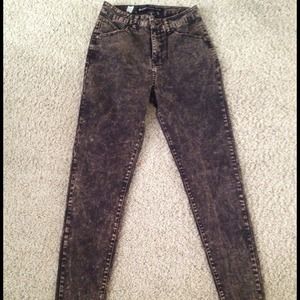 💥SOLD💥 High-waisted black acid-wash jeans
