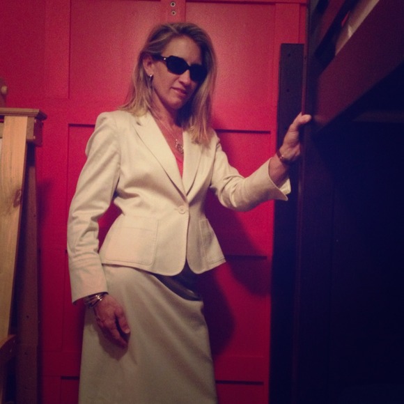 Beige Anne Klein suit 10p jacket and skirt.