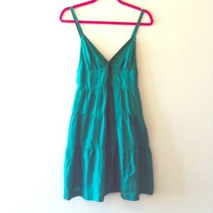 ***SOLD Theory Dress in Emerald Green Size Small