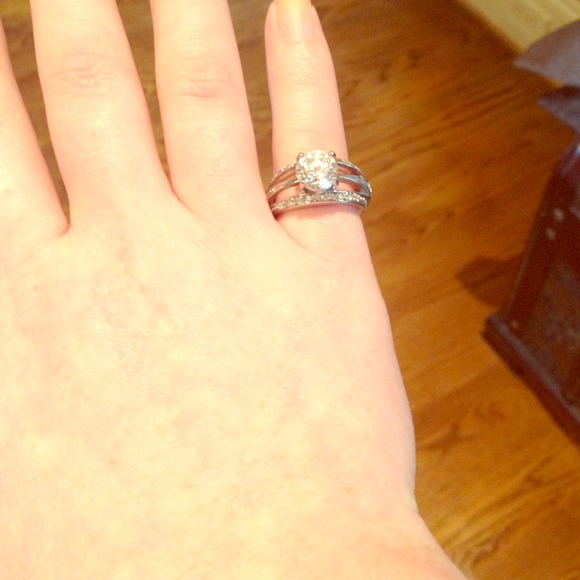 Silver diamond fashion ring