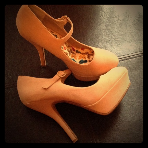 HIGH HEELS