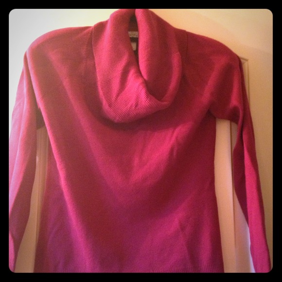 ❎ SOLD in BUNDLE LOFT strawberry cowl neck sweater