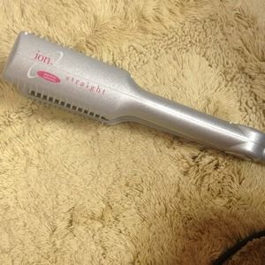 Ion anti frizz straightener