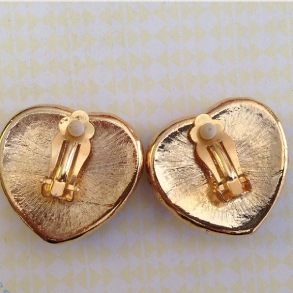 ⛔️BUNDLED⛔️Vintage Large Gold Heart Earrings - Picture 2 of 4