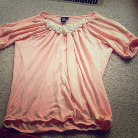 Rue21 pearl blouse