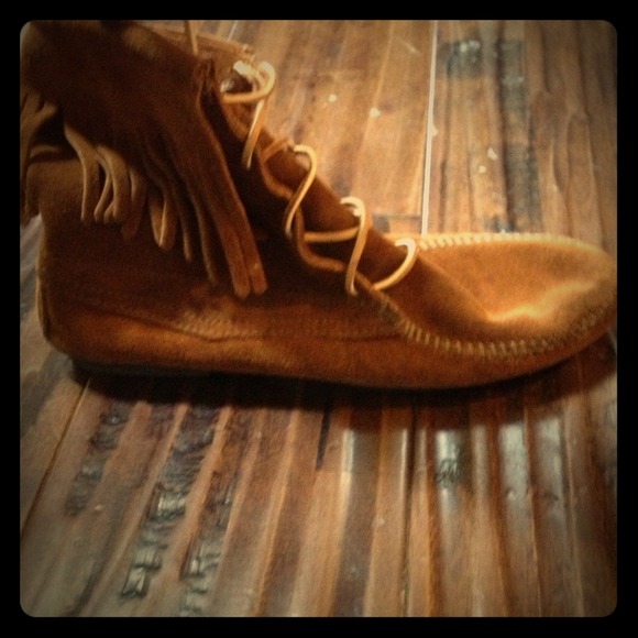 Minnetonka  suede lace up ankle boots size 7