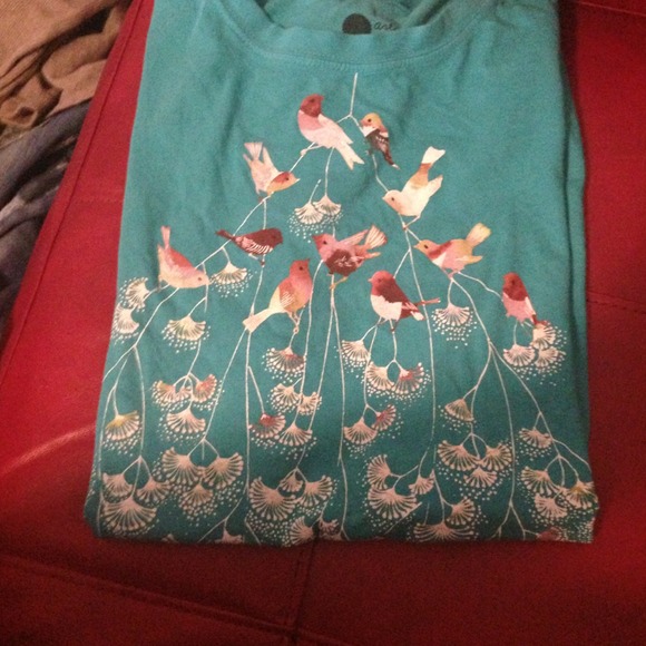 Simple bird tee