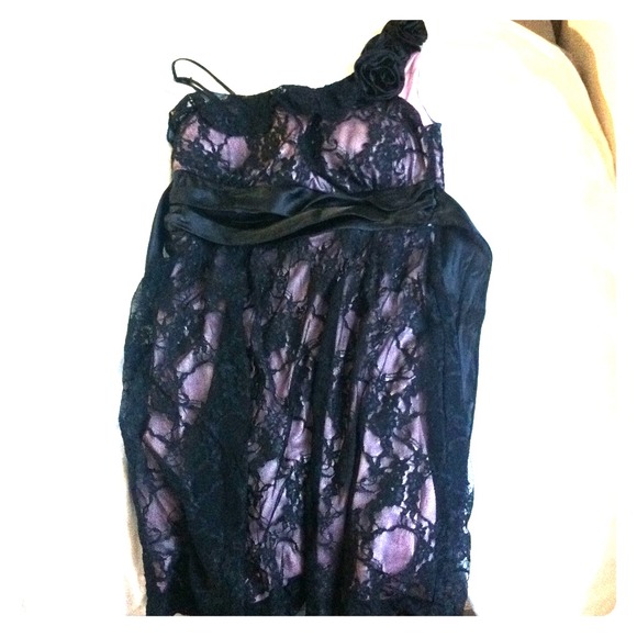 Gorgeous black lace with pink lining dress - Picture 1 of 1