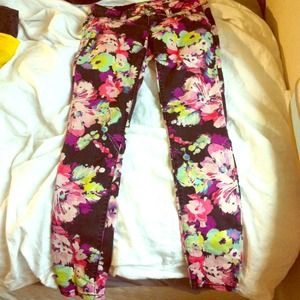 STUNNING FLORAL PRINT PANTS