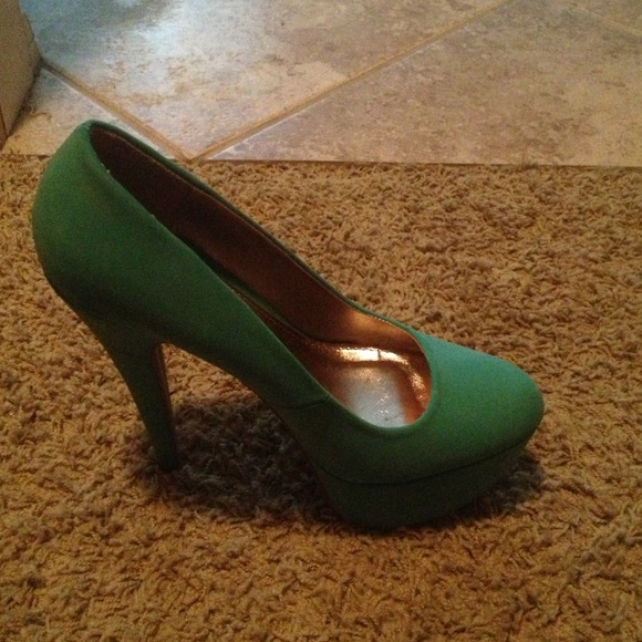 Turquoise high heels - Picture 2 of 4