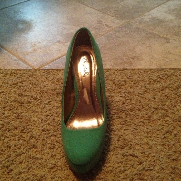 Turquoise high heels - Picture 3 of 4
