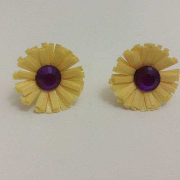 Handmade quilled flower earrings - Picture 3 of 3