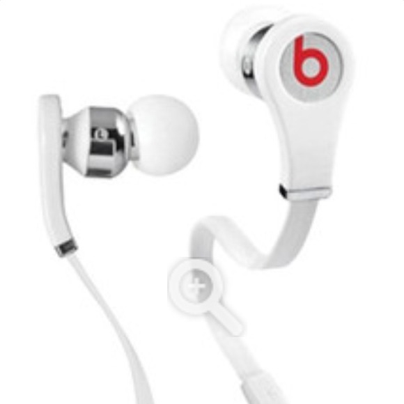Beats by Dre tour in WHITE😍